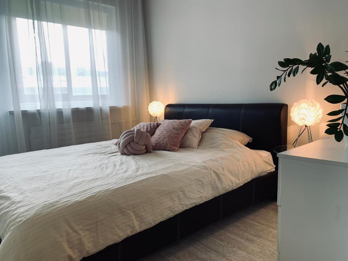 You'Ll Love This Large Apartment! Free Parking! Талин Екстериор снимка